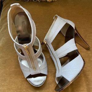 Berkley T-Strap
Nude Buffed Embossed Python/Galvanized...
10, M ASIN: B07M85FNDF